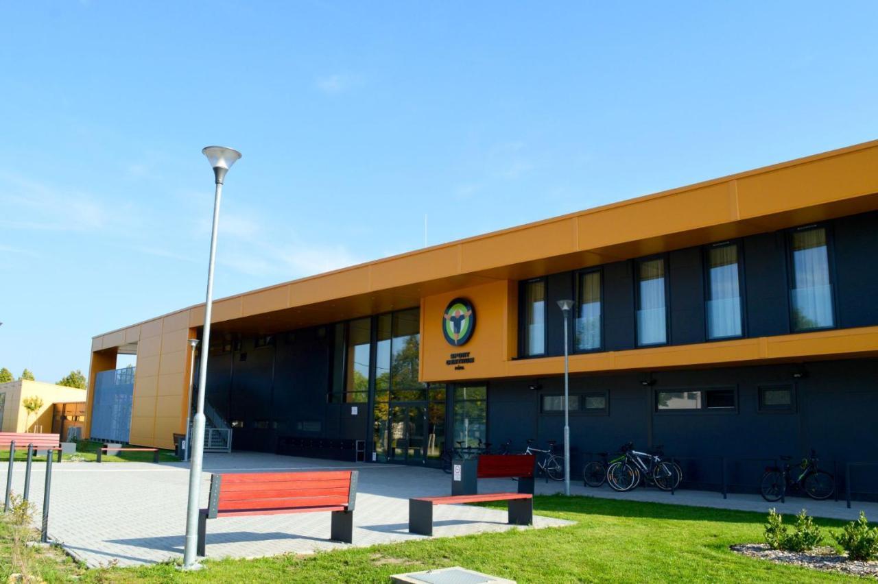 Sport Centrum Apartman Pápa Eksteriør billede